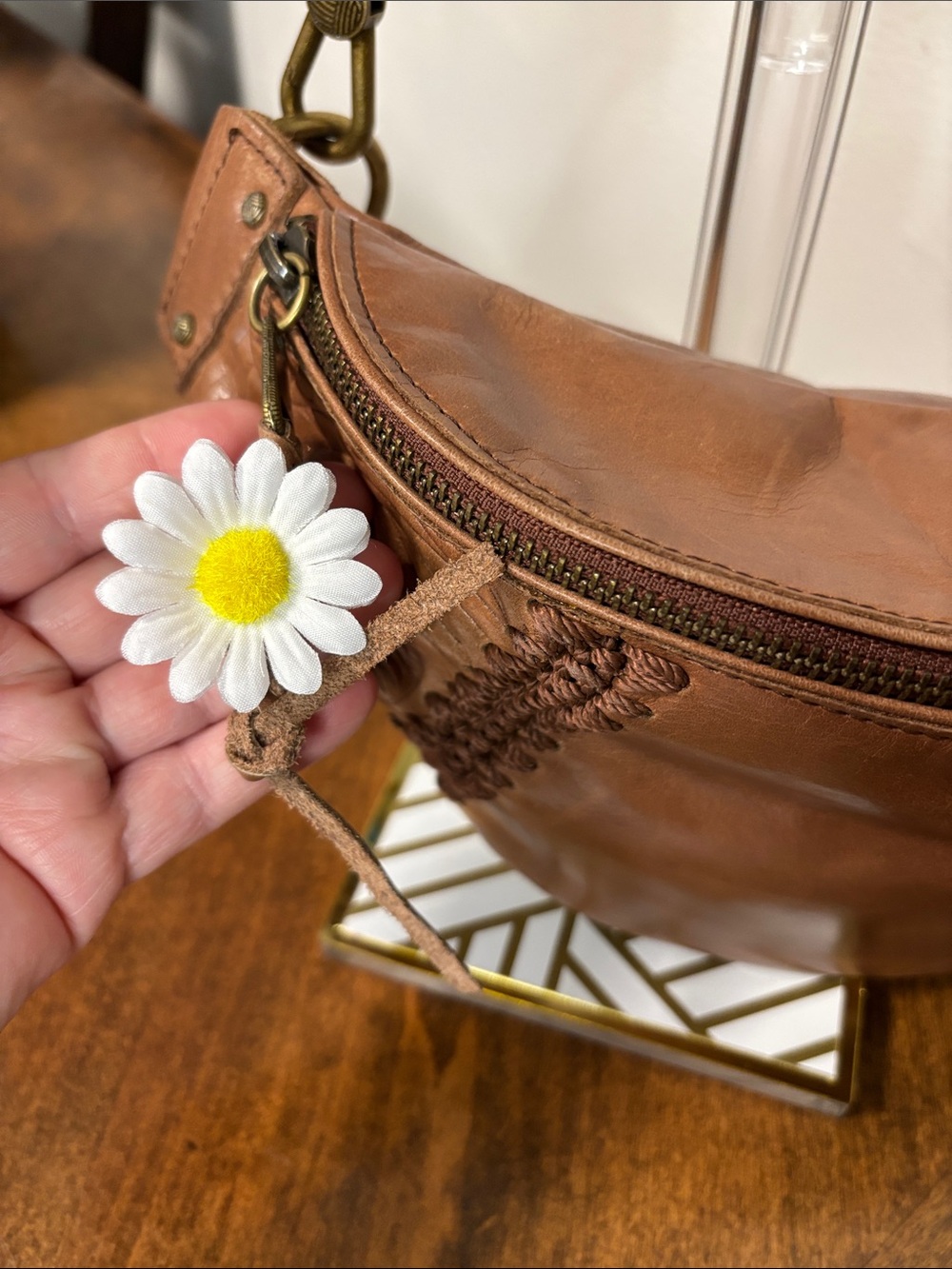 The SAK TAN LEATHER BELT BAG/ CROSSBODY WITH EMBROIDERED ACCENTS & DAISY CHARM - Picture 5 of 16